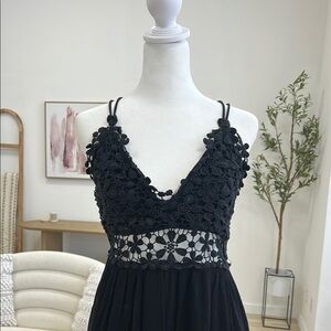 LA MIEL Black Spaghetti Strap V-Neck Midi Dress